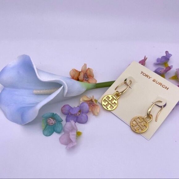 New Tory Burch Gold Logo Fish Hook Dangle Earrings - Picture 7 of 8